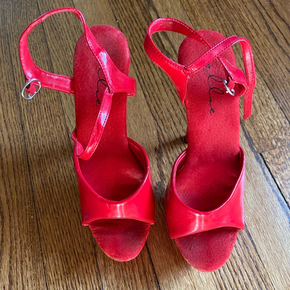 Ellie Size 7 Red Platform Heels